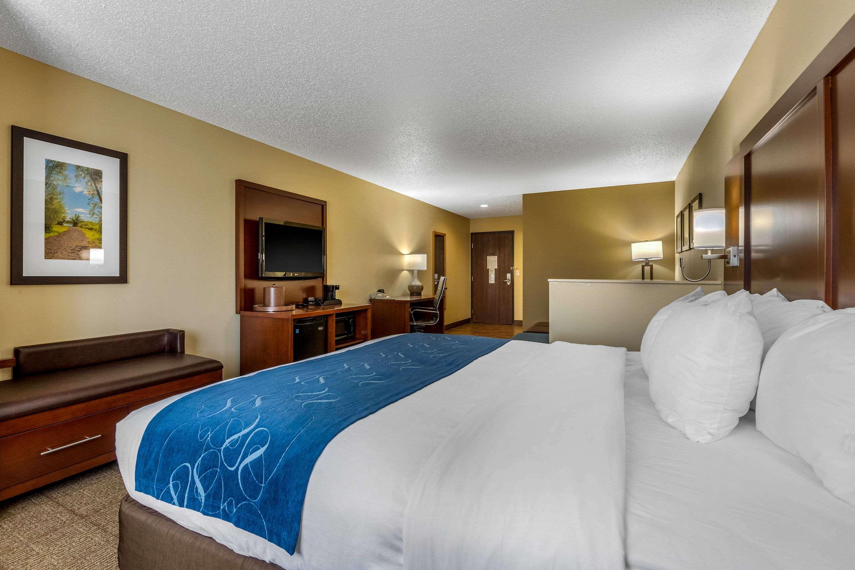 Comfort Suites Cedar Falls Εξωτερικό φωτογραφία