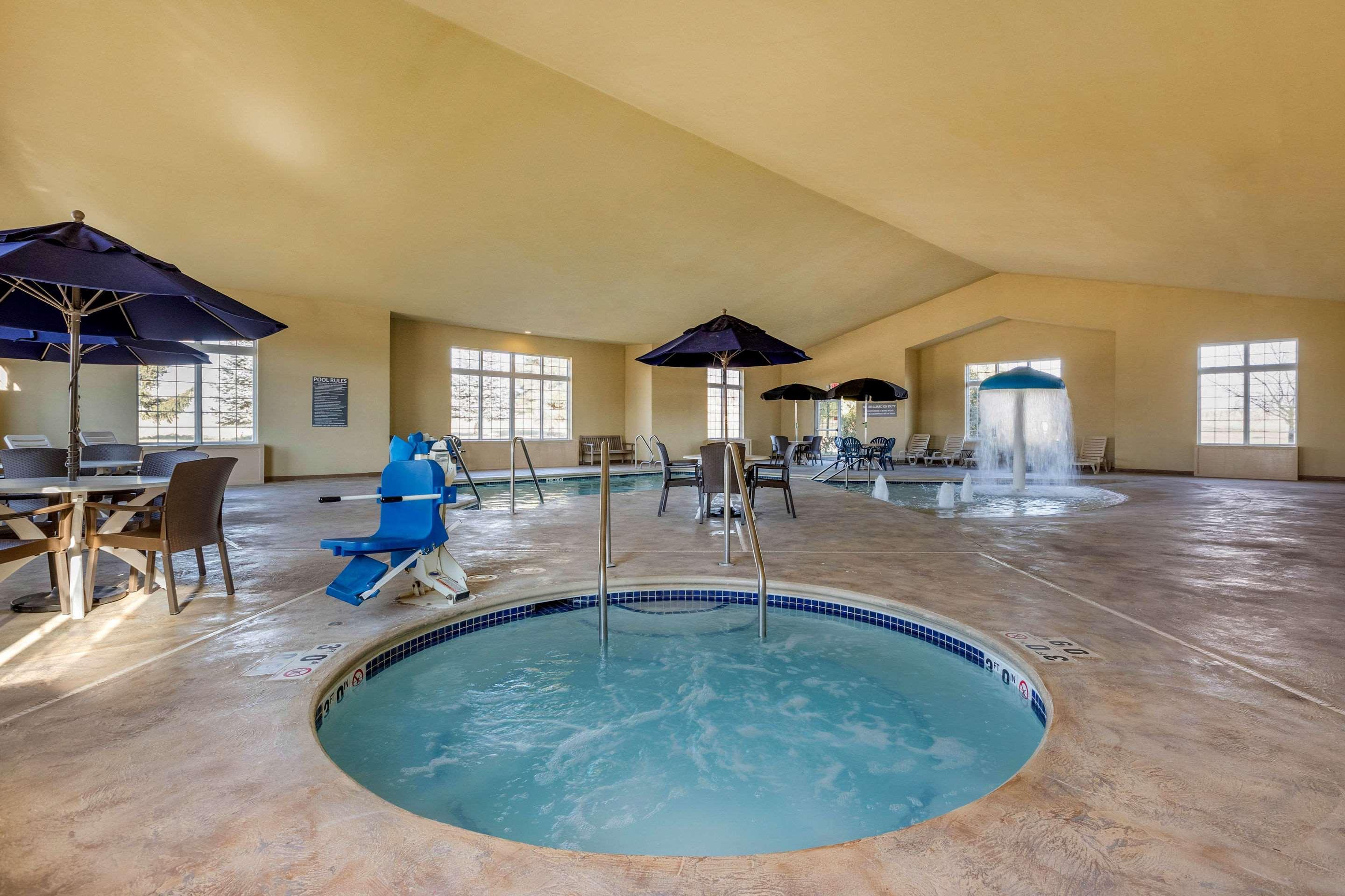 Comfort Suites Cedar Falls Εξωτερικό φωτογραφία