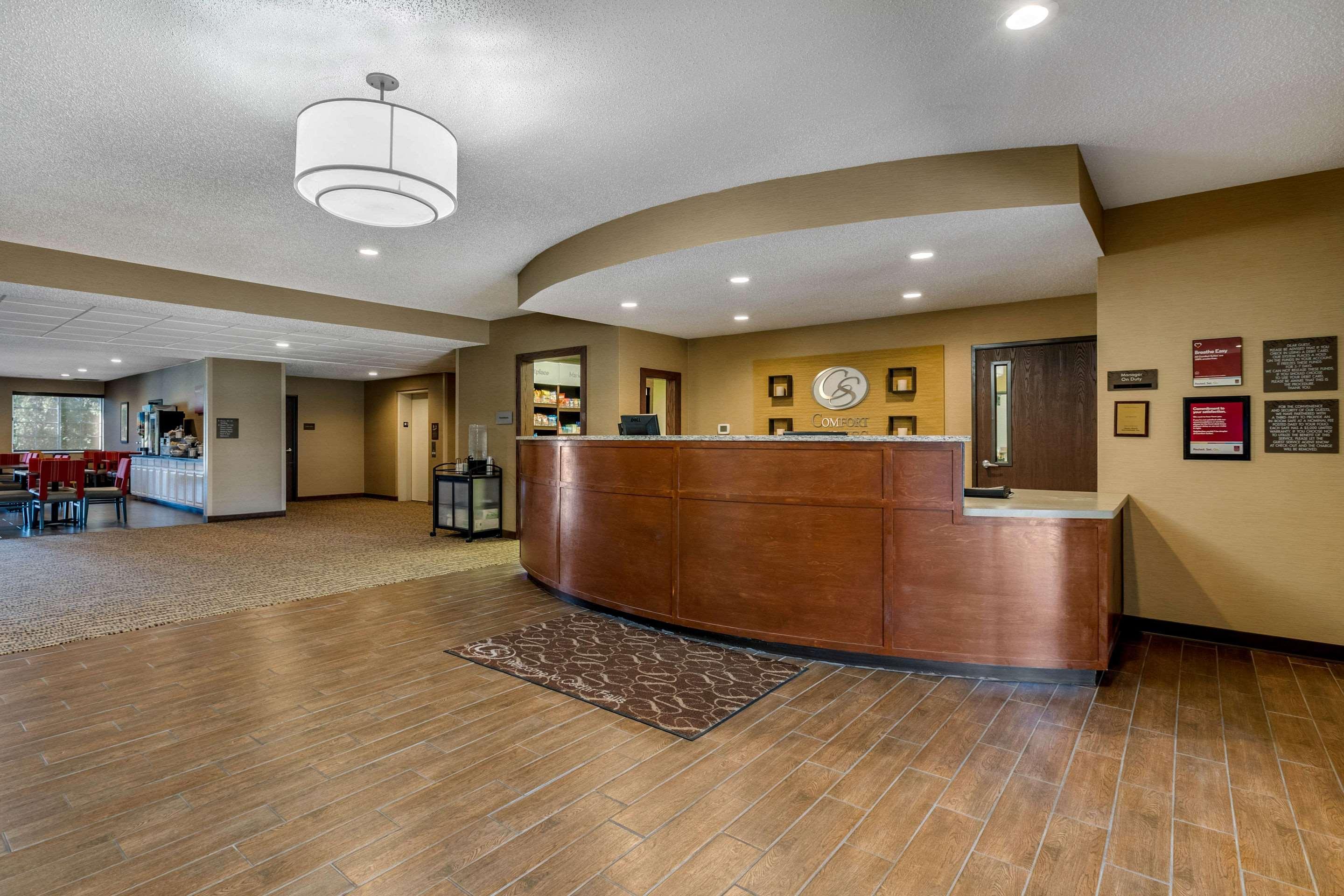 Comfort Suites Cedar Falls Εξωτερικό φωτογραφία