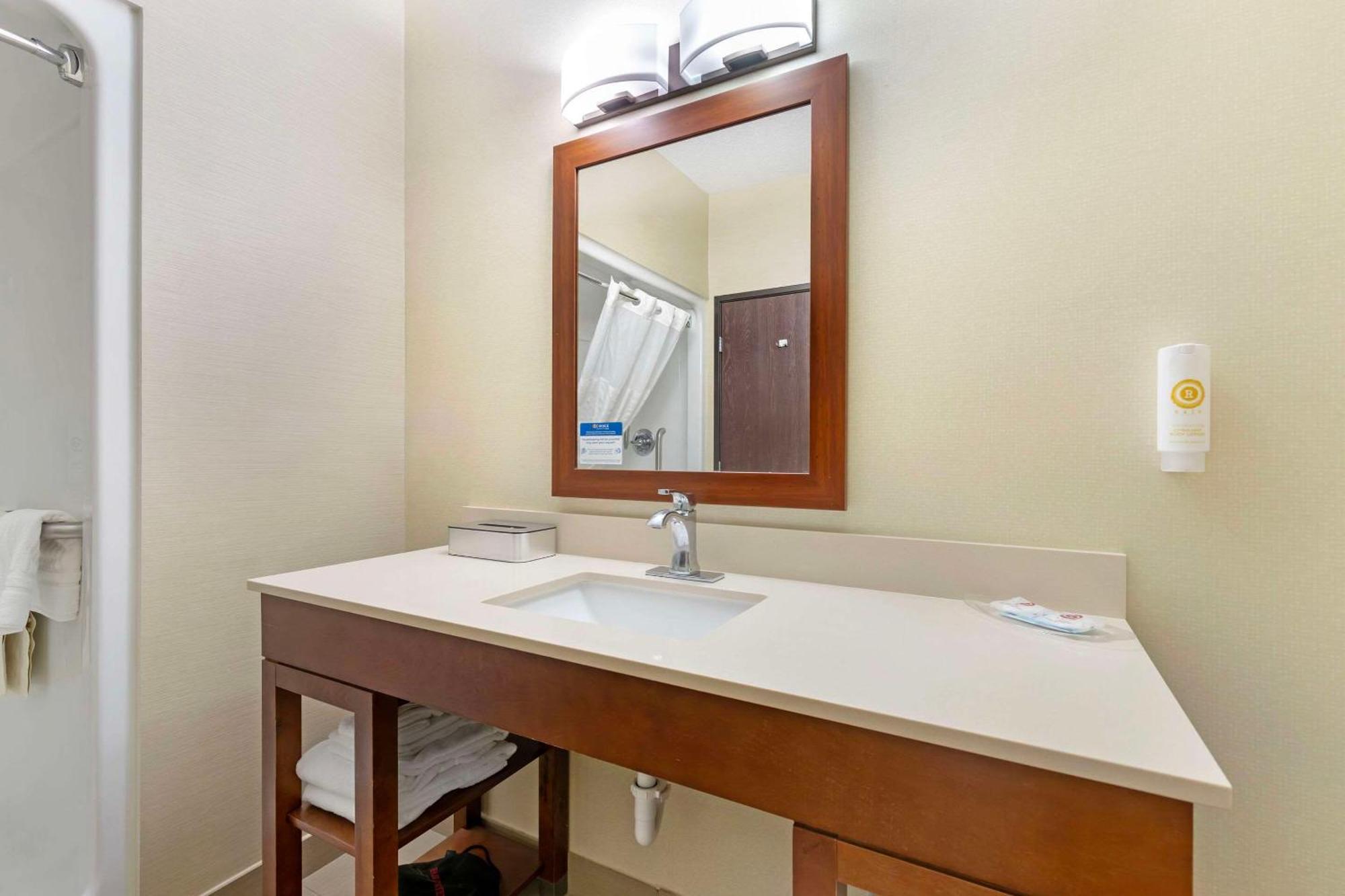 Comfort Suites Cedar Falls Εξωτερικό φωτογραφία