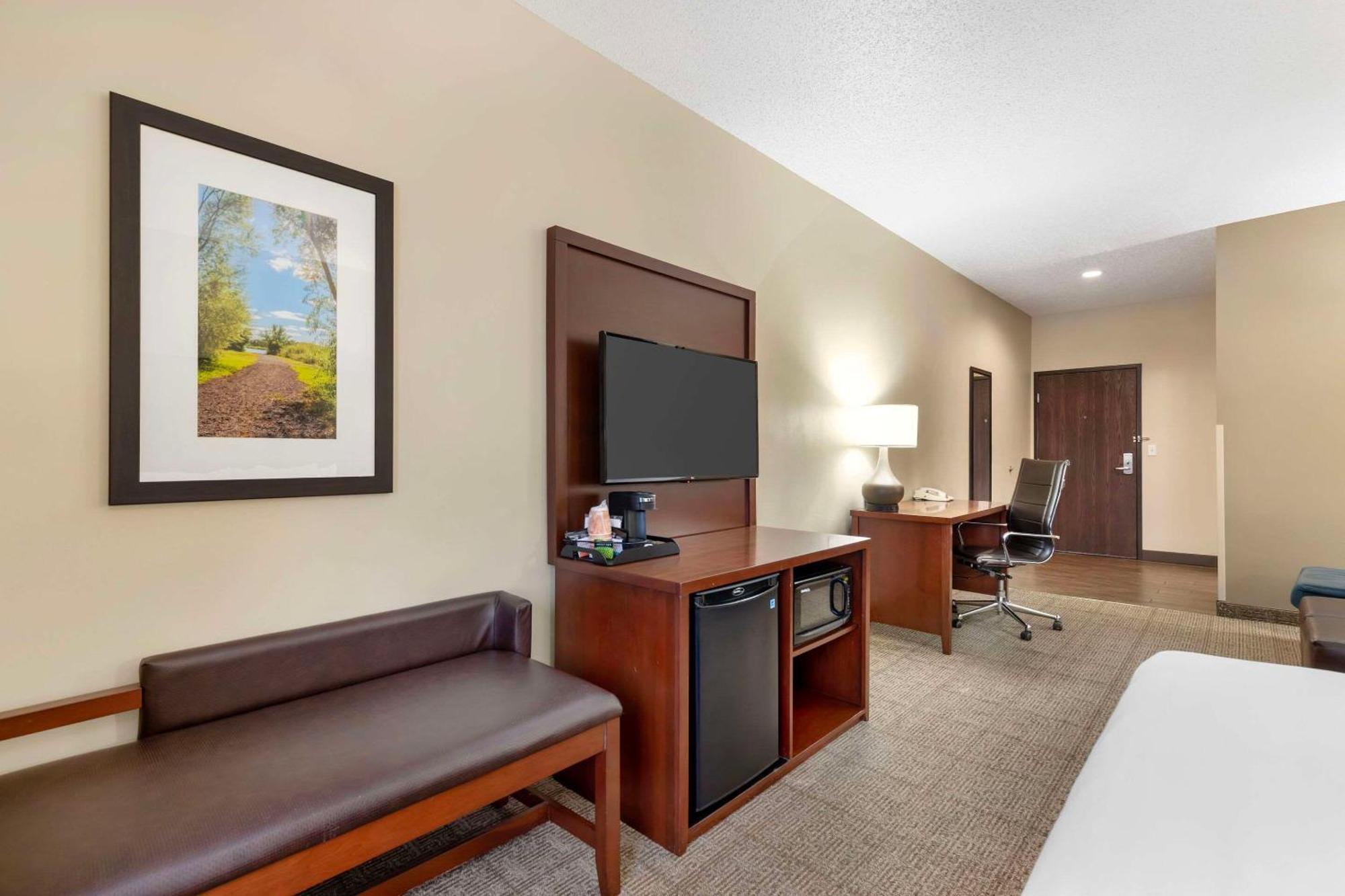 Comfort Suites Cedar Falls Εξωτερικό φωτογραφία