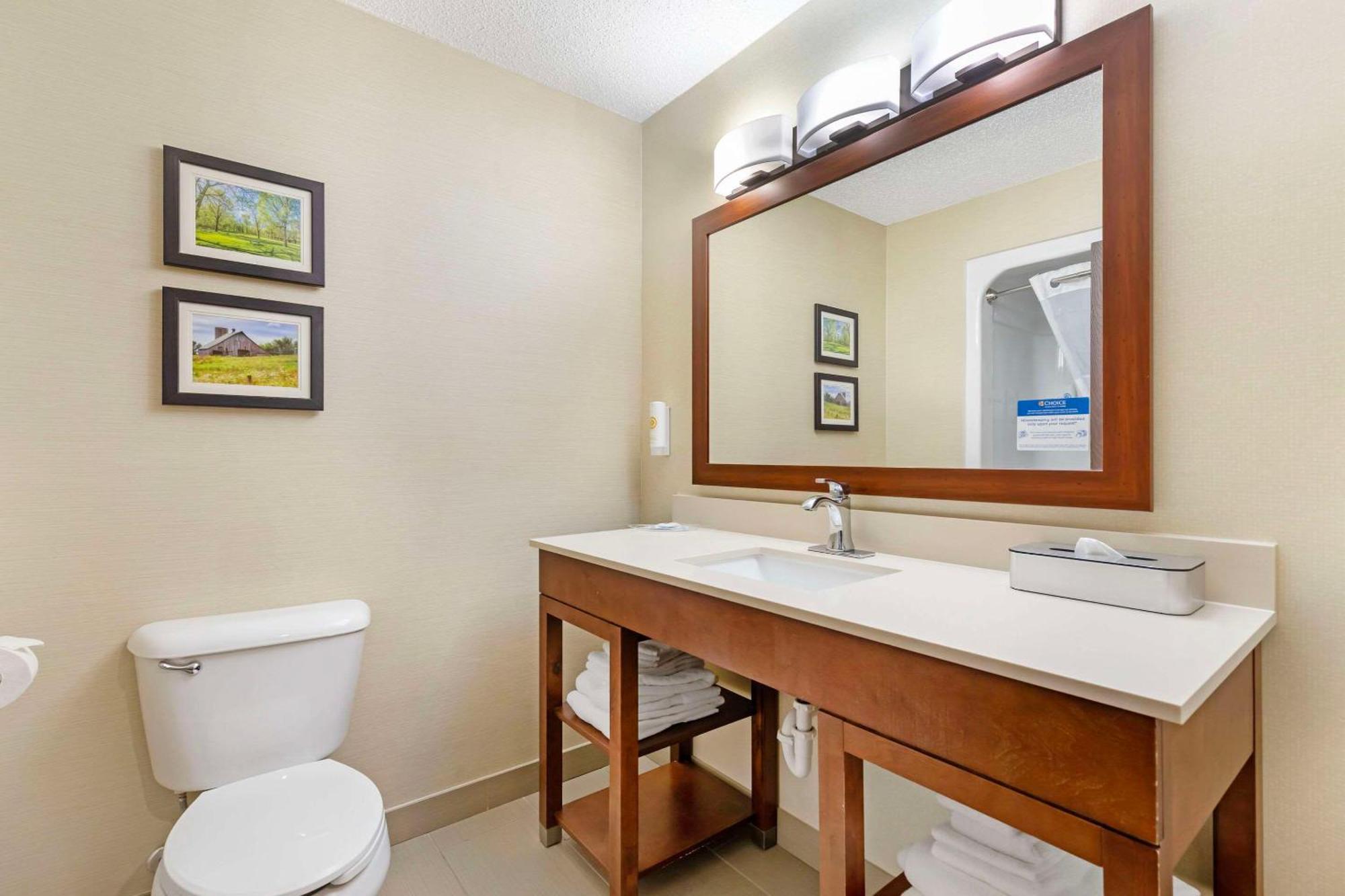 Comfort Suites Cedar Falls Εξωτερικό φωτογραφία
