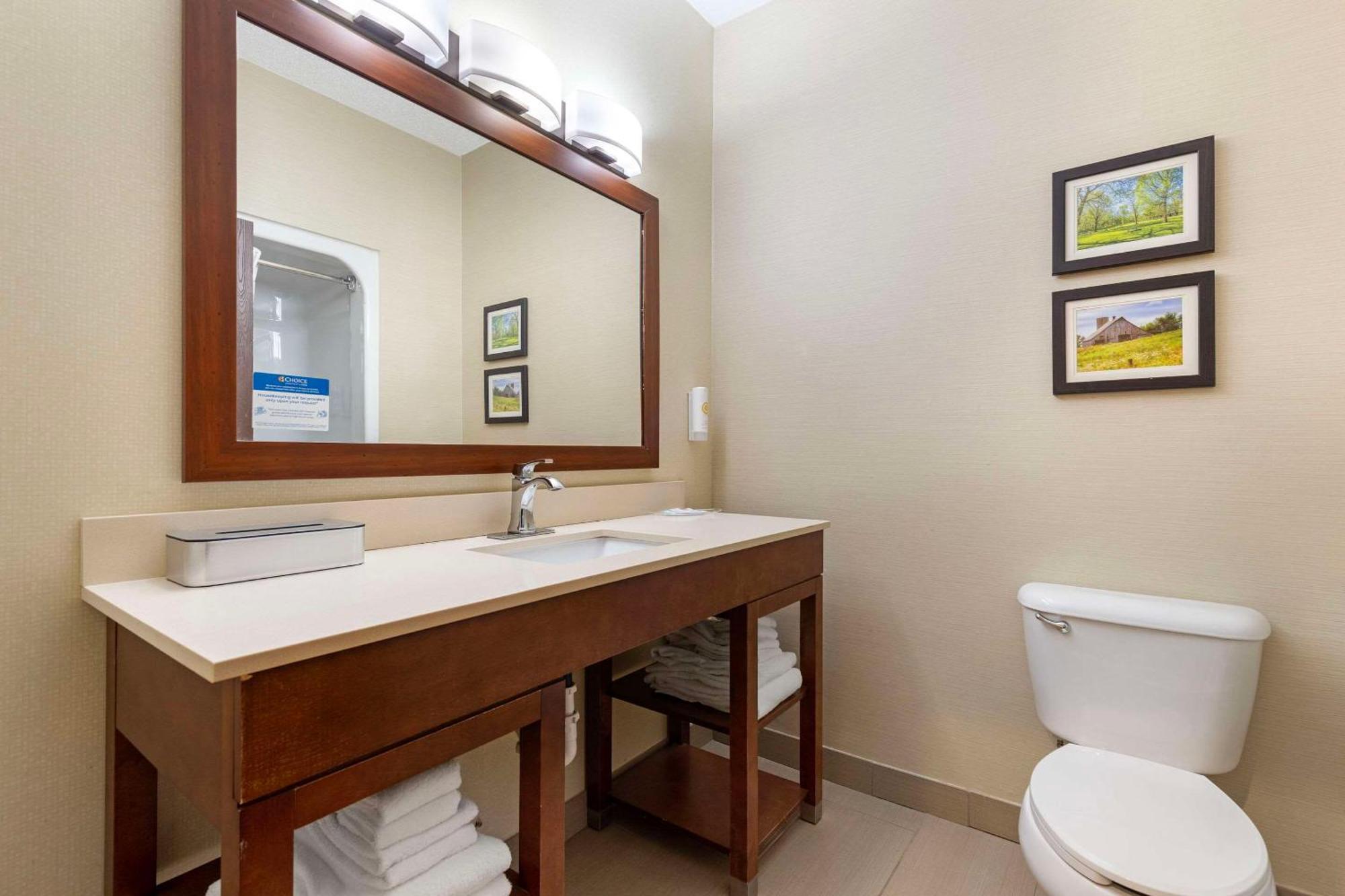 Comfort Suites Cedar Falls Εξωτερικό φωτογραφία