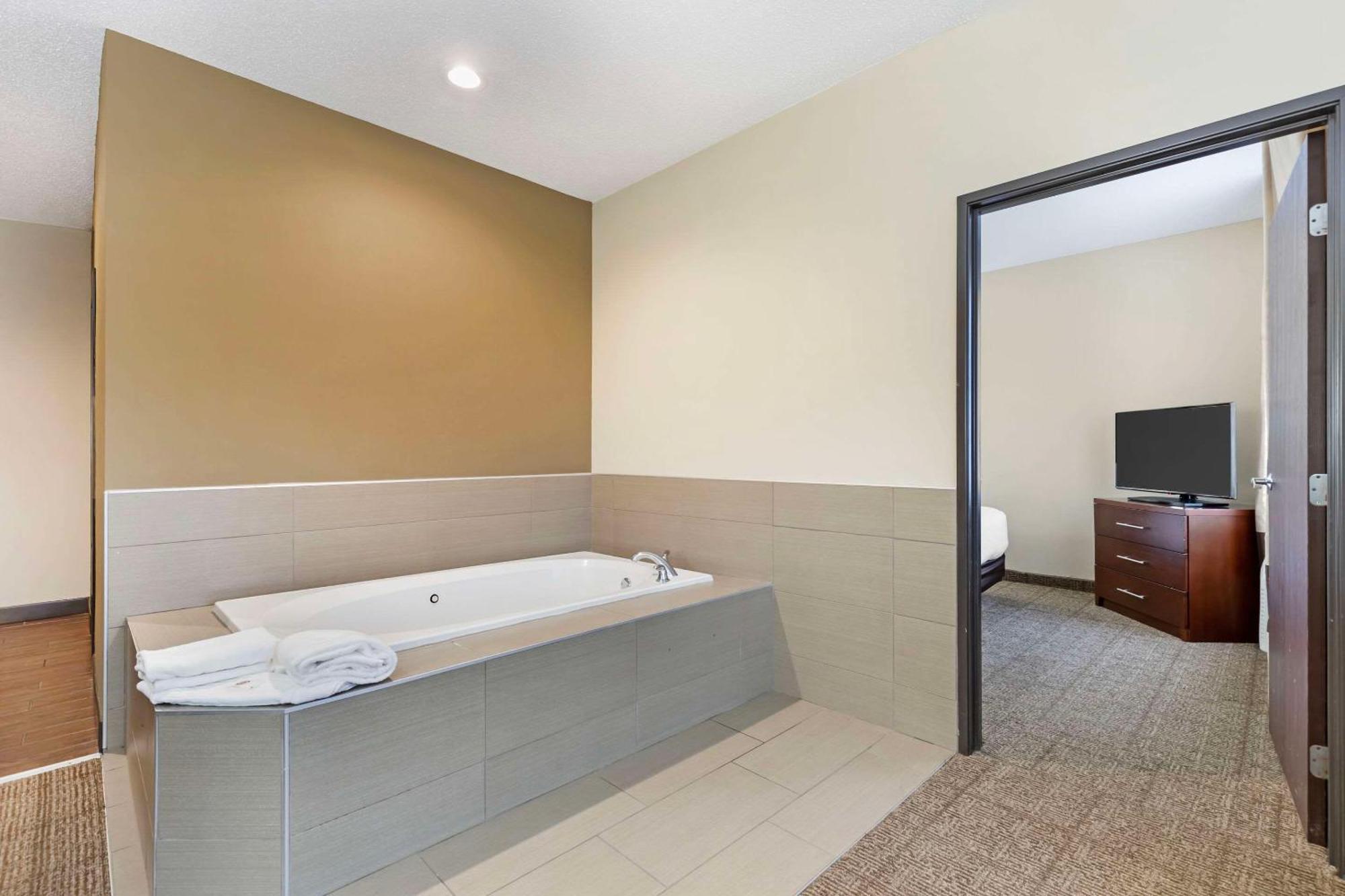 Comfort Suites Cedar Falls Εξωτερικό φωτογραφία