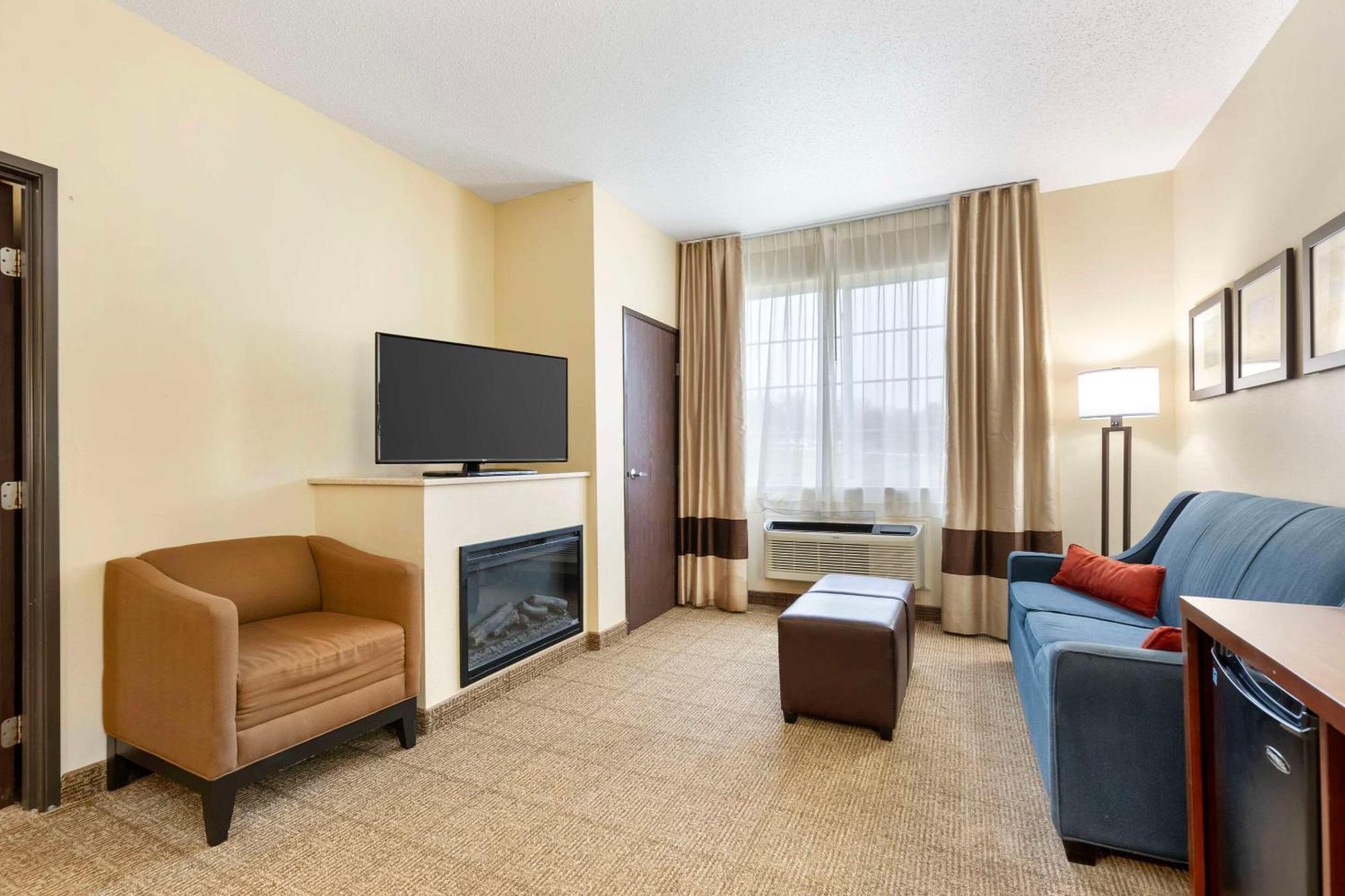 Comfort Suites Cedar Falls Εξωτερικό φωτογραφία