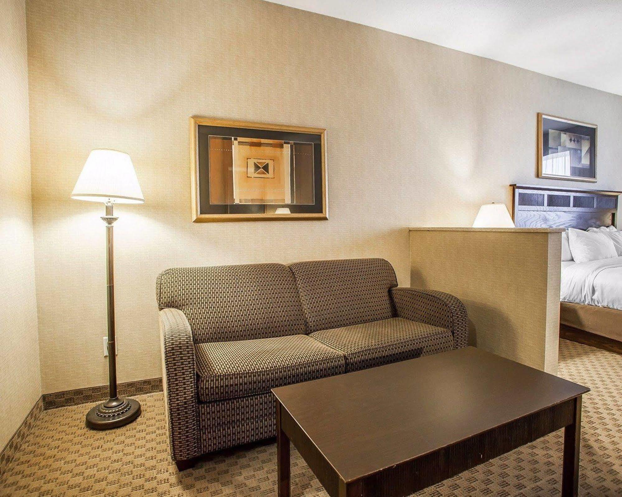 Comfort Suites Cedar Falls Εξωτερικό φωτογραφία