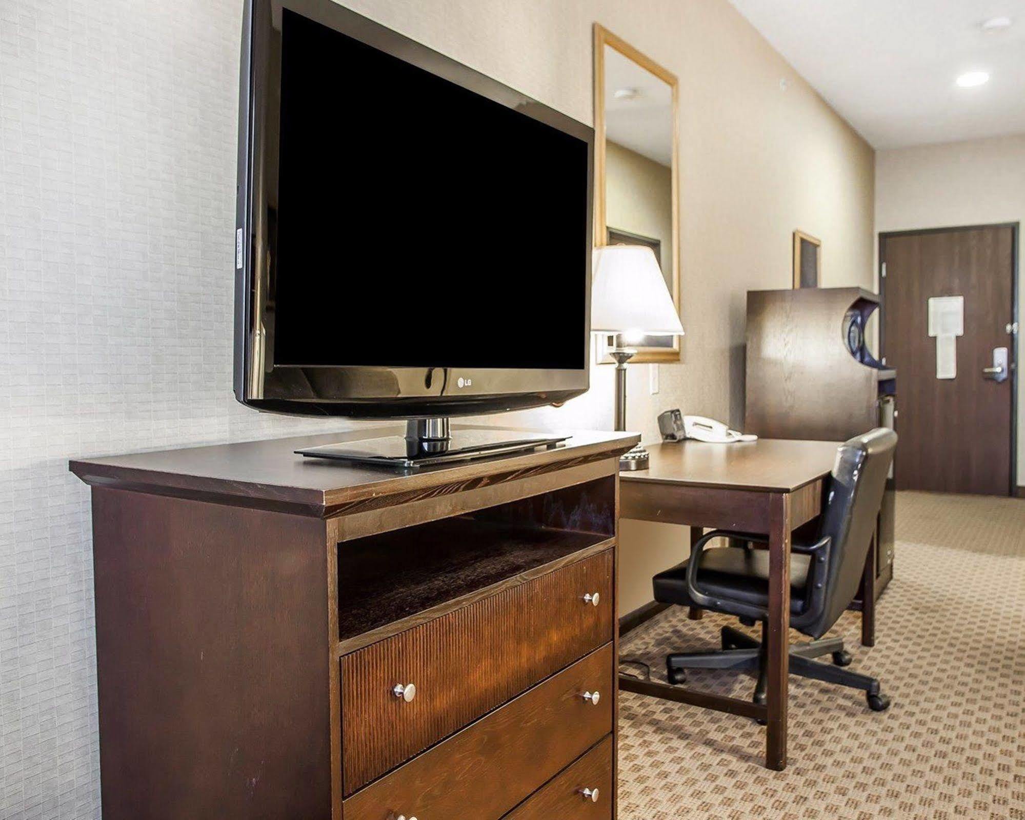 Comfort Suites Cedar Falls Εξωτερικό φωτογραφία