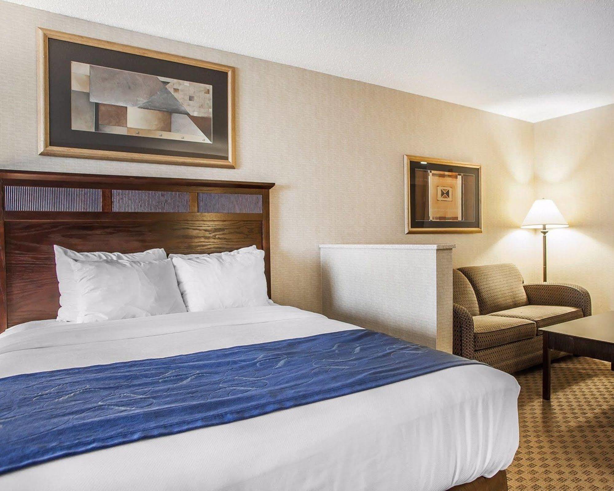 Comfort Suites Cedar Falls Εξωτερικό φωτογραφία